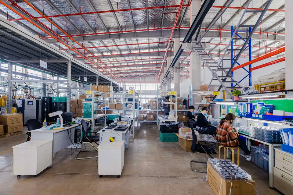 Worktables and working areas inside the workshop